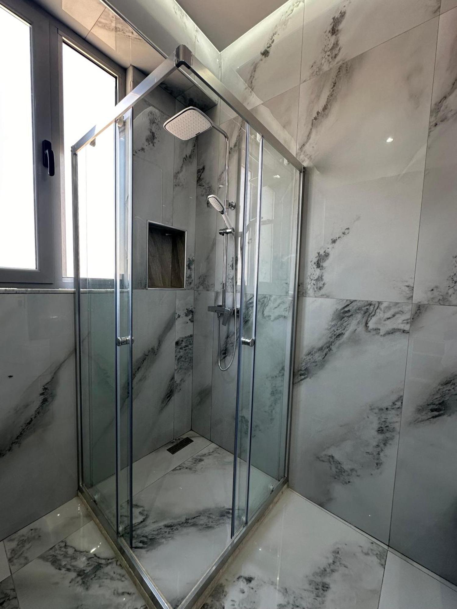 Gael Luxury Apartment Berat Exteriör bild