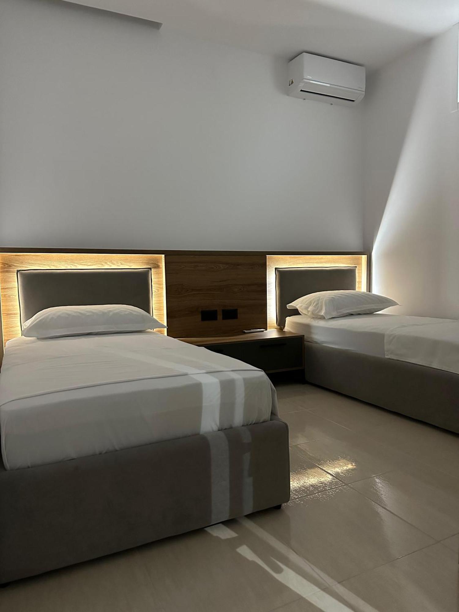 Gael Luxury Apartment Berat Exteriör bild